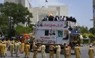 Government Supporters Call for Pakistani Chief Justice to Quit